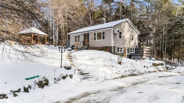 $400,000 | 118 N Road, Sunapee, NH 03782