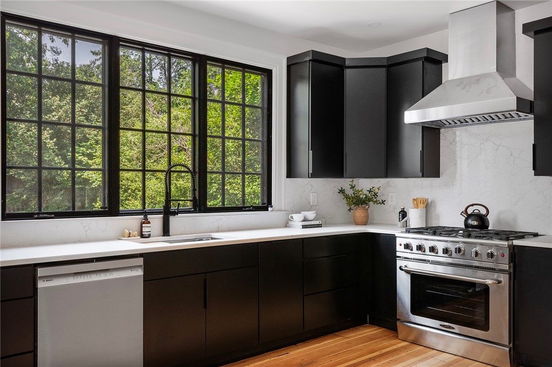 72 Taber Avenue Providence, RI 02906 - Photo 18 of 42