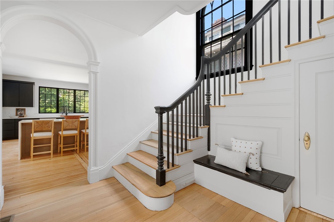 72 Taber Avenue Providence, RI 02906 - Photo 5 of 42