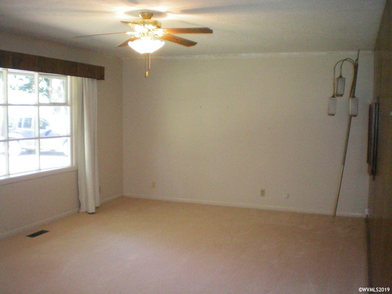 17210 Boones Ferry Road Northeast Woodburn, OR 97071 - Photo 4 of 21 Gallery Image 4
