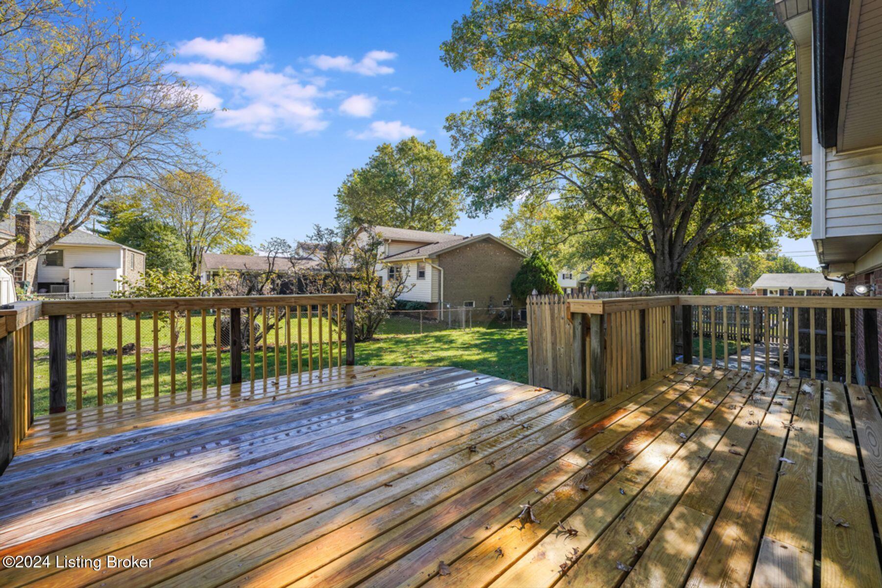 4511 Gaudet Road Jeffersontown, KY 40299 - Photo 7 of 47 Large backyard deck