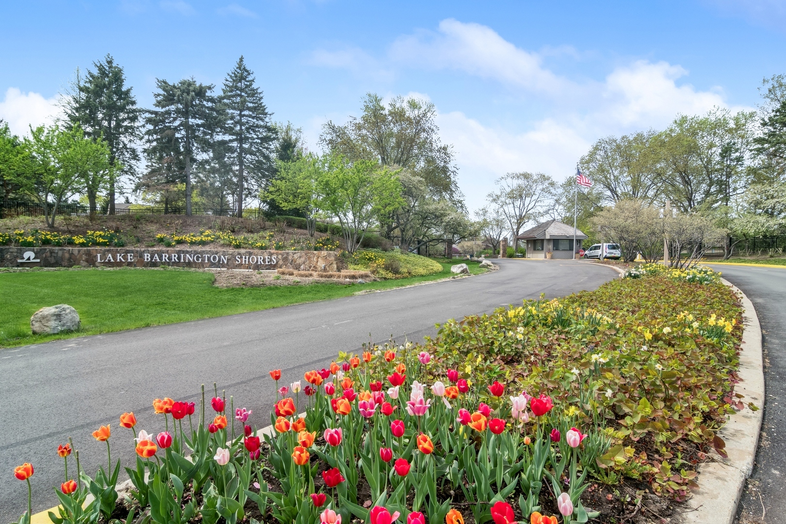 59 Cedar Ridge Lake Barrington, IL 60010 - Photo 3 of 40