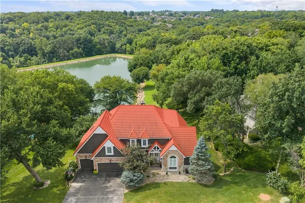 $925,000 | 1105 Northeast Moss Point Road, Lee's Summit, MO 64064