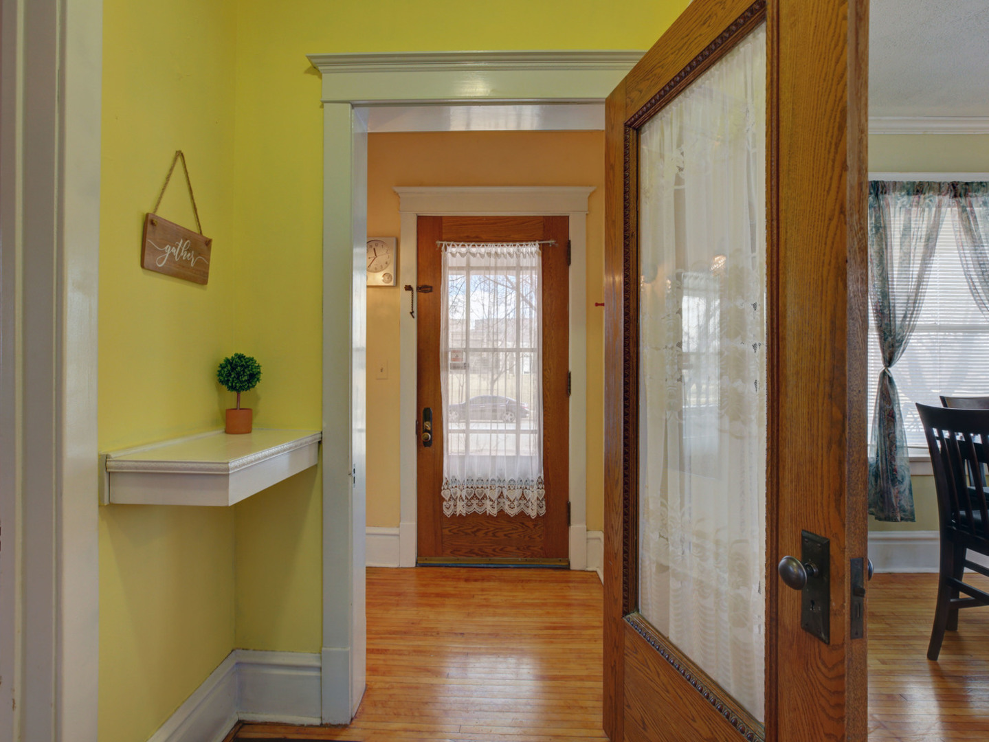 916 North Spring Street Elgin, IL 60120 - Photo 3 of 20 Gallery Image 3