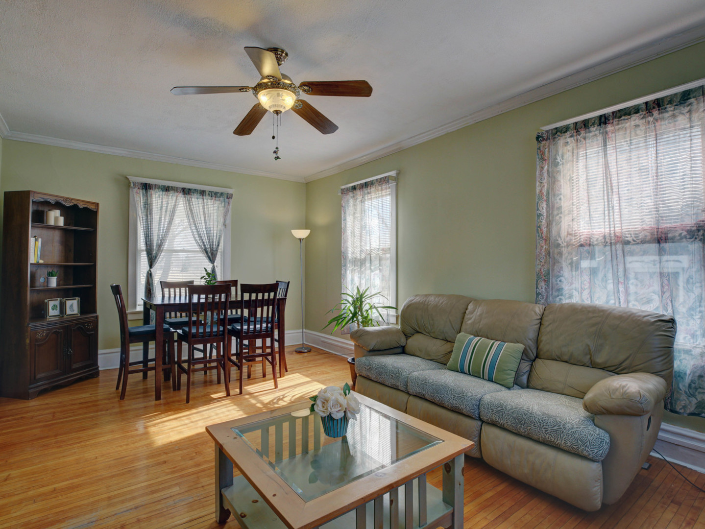 916 North Spring Street Elgin, IL 60120 - Photo 5 of 20 Gallery Image 5