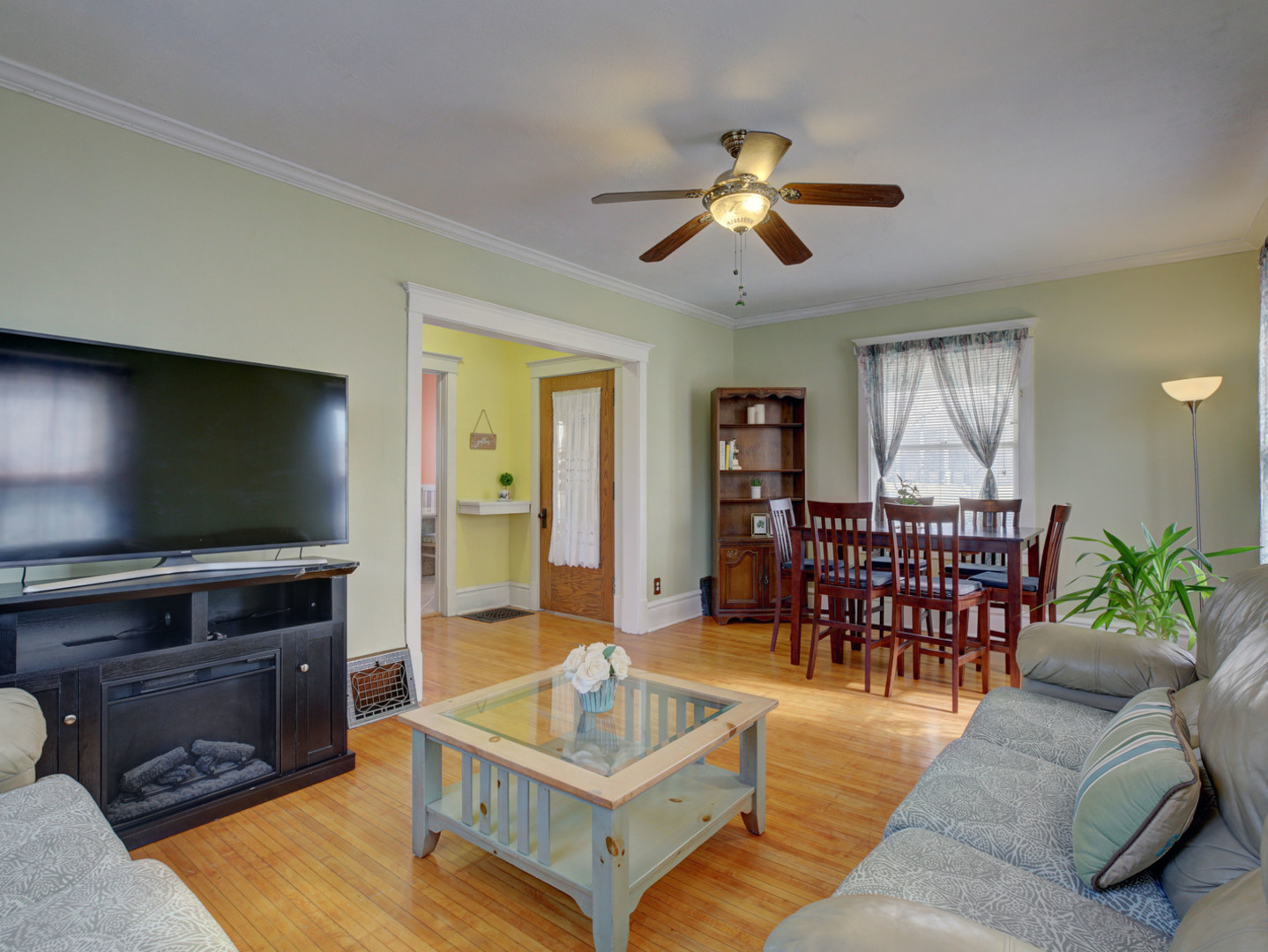 916 North Spring Street Elgin, IL 60120 - Photo 6 of 20 Gallery Image 6