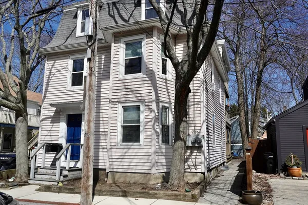 $2,700 | 27 Turner Street, Unit 1, Salem, MA 01970