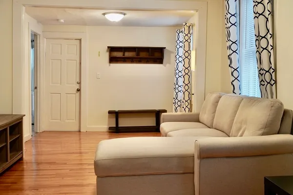 $2,700 | 27 Turner Street, Unit 1, Salem, MA 01970