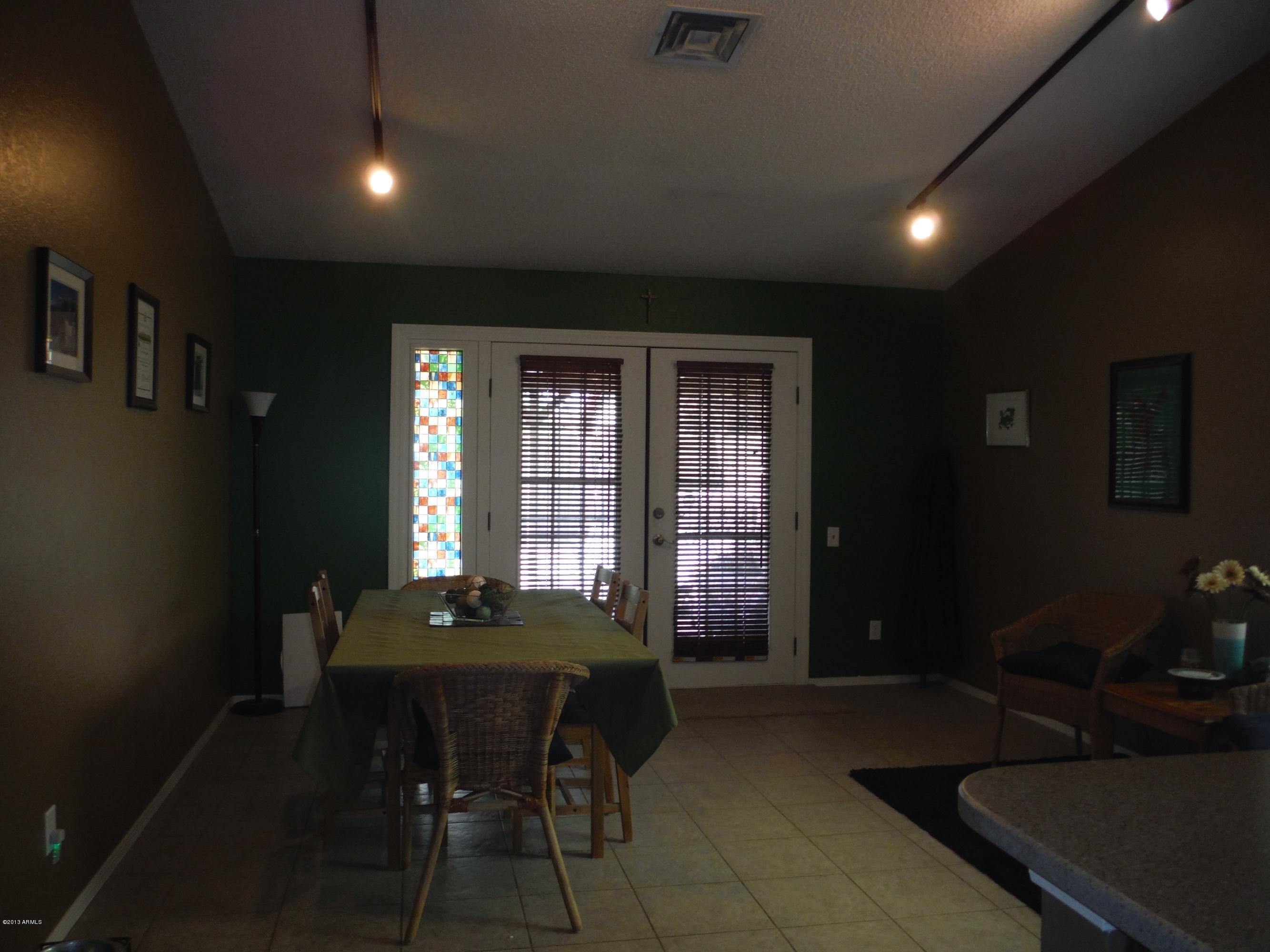 586 South Terrace Road Chandler, AZ 85226 - Photo 3 of 31 Dining area