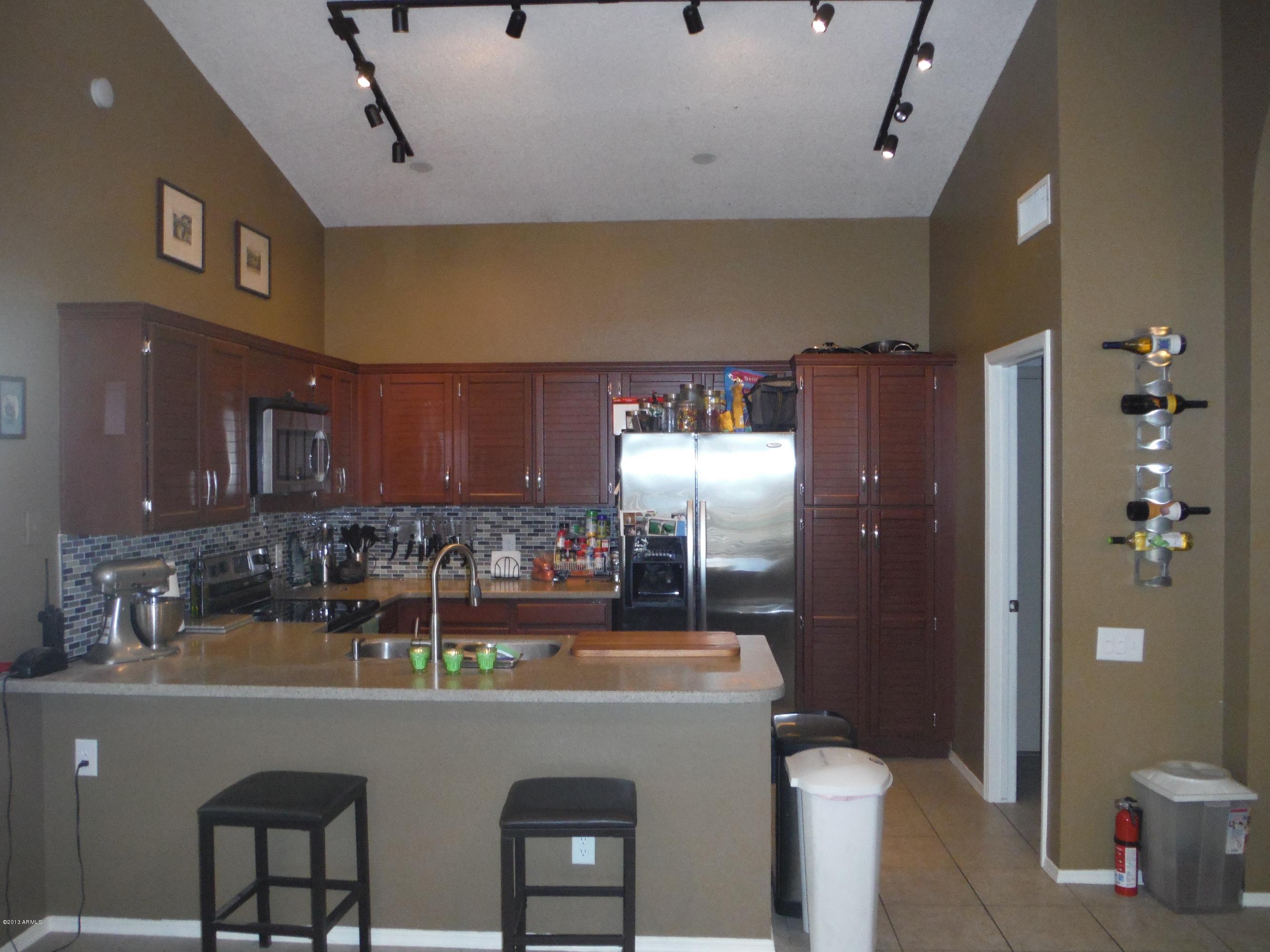 586 South Terrace Road Chandler, AZ 85226 - Photo 5 of 31 Kitchen