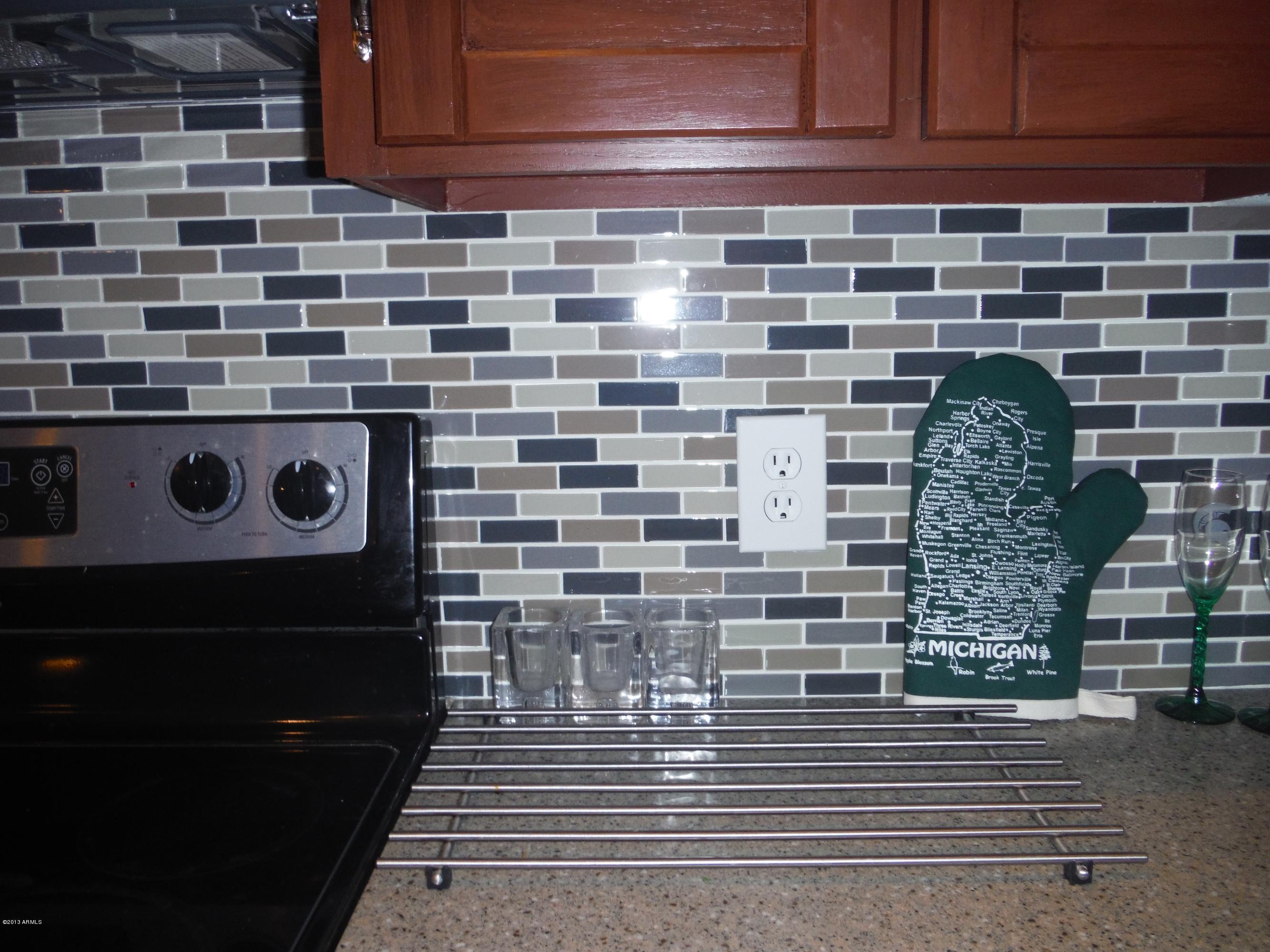 586 South Terrace Road Chandler, AZ 85226 - Photo 8 of 31 Backsplash