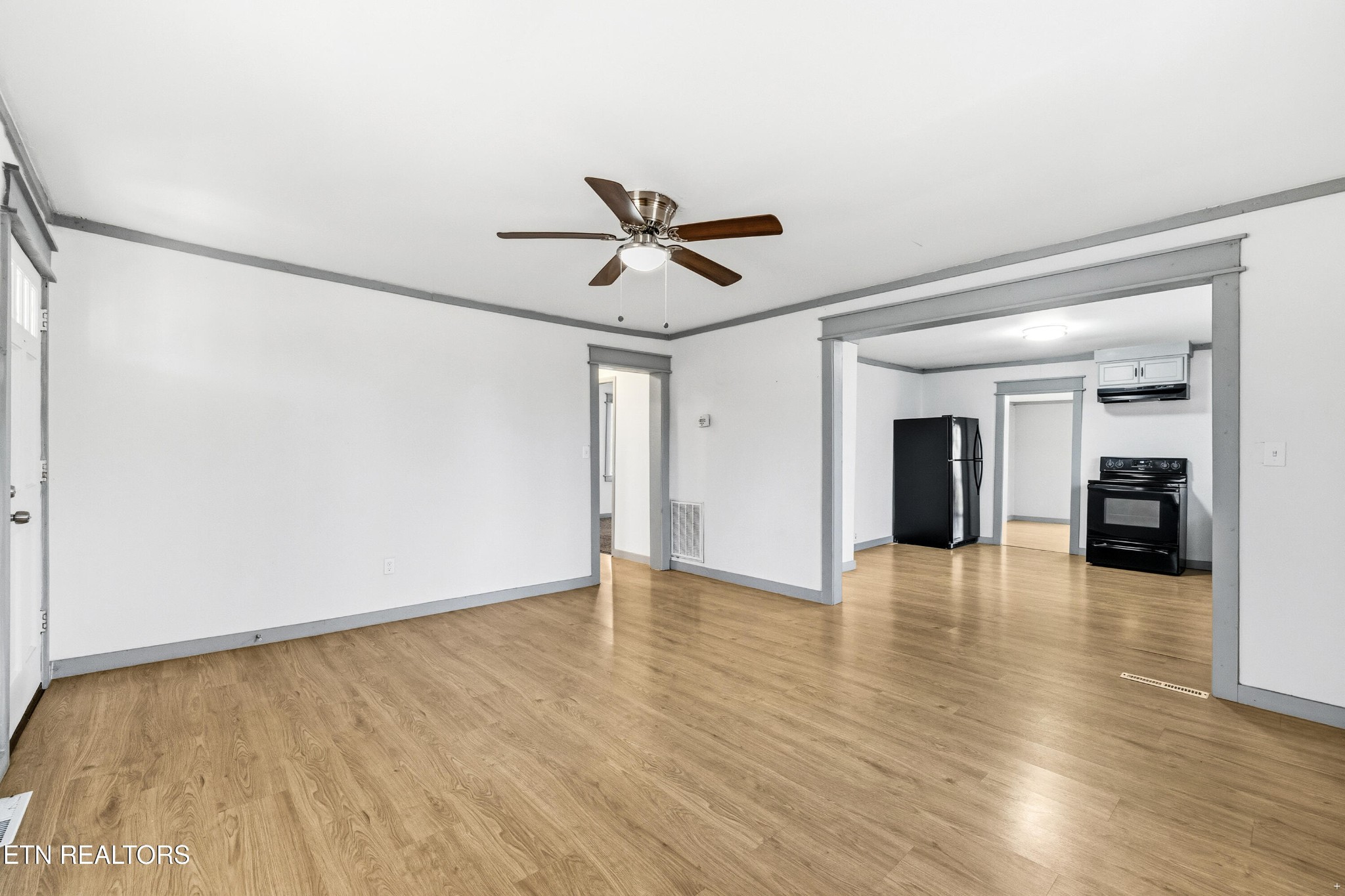 2438 Southside Road Knoxville, TN 37920 - Photo 6 of 21 an empty room with wooden floor and a ceiling fan