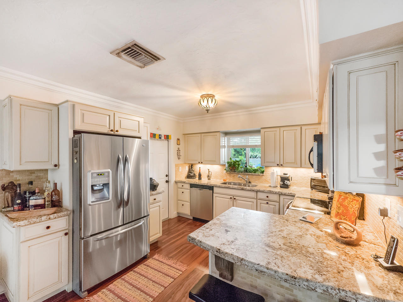 923 Northwest 3rd Avenue Boca Raton, FL 33432 - Photo 6 of 27 Updated Kitchen