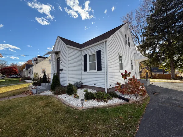 $2,500 | 128 Harlan Street, Manchester, CT 06042