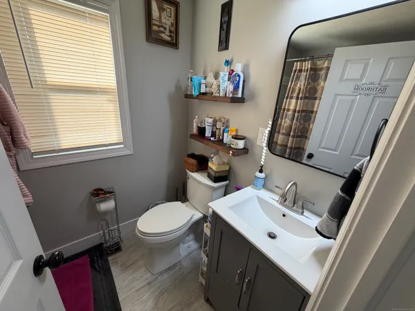 $2,500 | 128 Harlan Street, Manchester, CT 06042