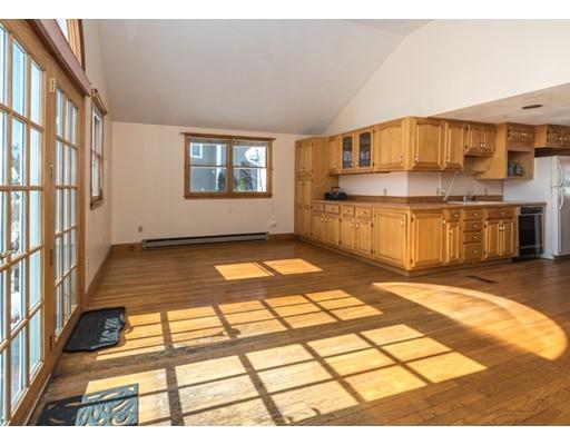 61 Mountain Road Waltham, MA 02451 - Photo 3 of 20