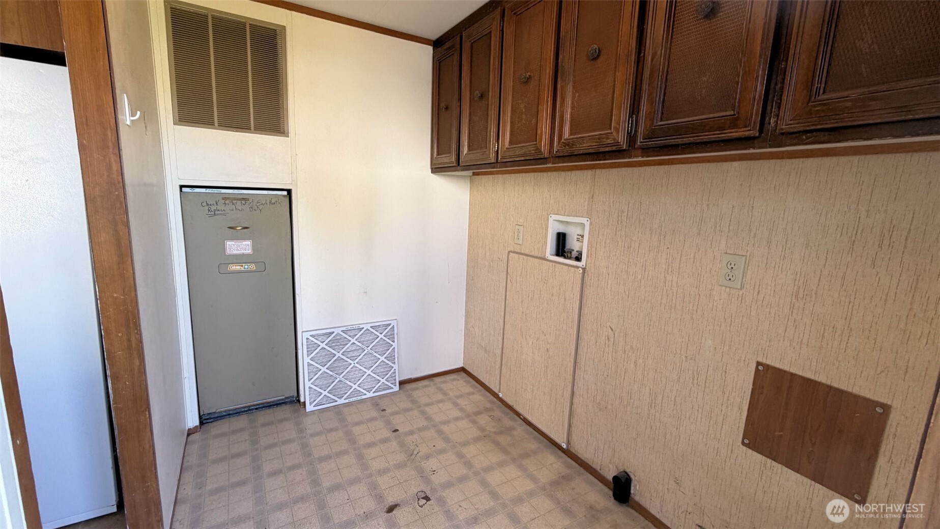 1210 2nd Street Davenport, WA 99122 - Photo 14 of 19 a view of hallway with washer and dryer