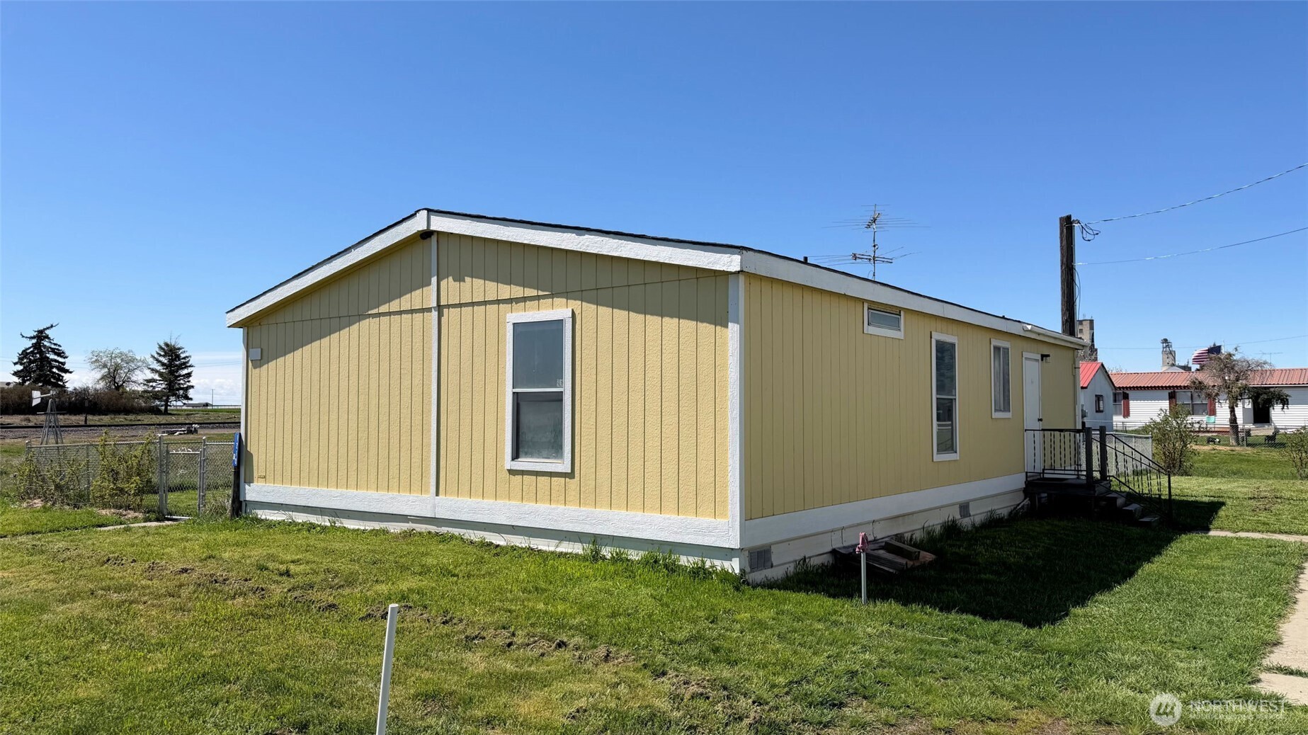 1210 2nd Street Davenport, WA 99122 - Photo 3 of 19 a front view of a house with garden