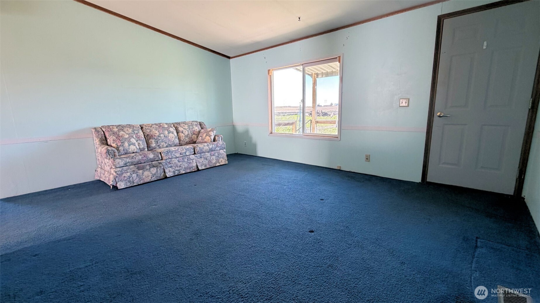 1210 2nd Street Davenport, WA 99122 - Photo 5 of 19 an empty room with windows and closet