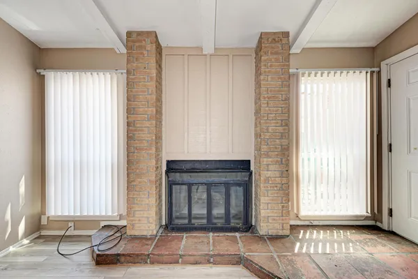 a view of front door with entryway