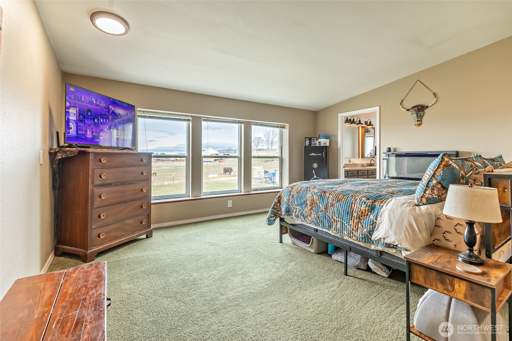 2416 Clerf Road Ellensburg, WA 98926 - Photo 13 of 35 a spacious bedroom with a bed and wooden floor
