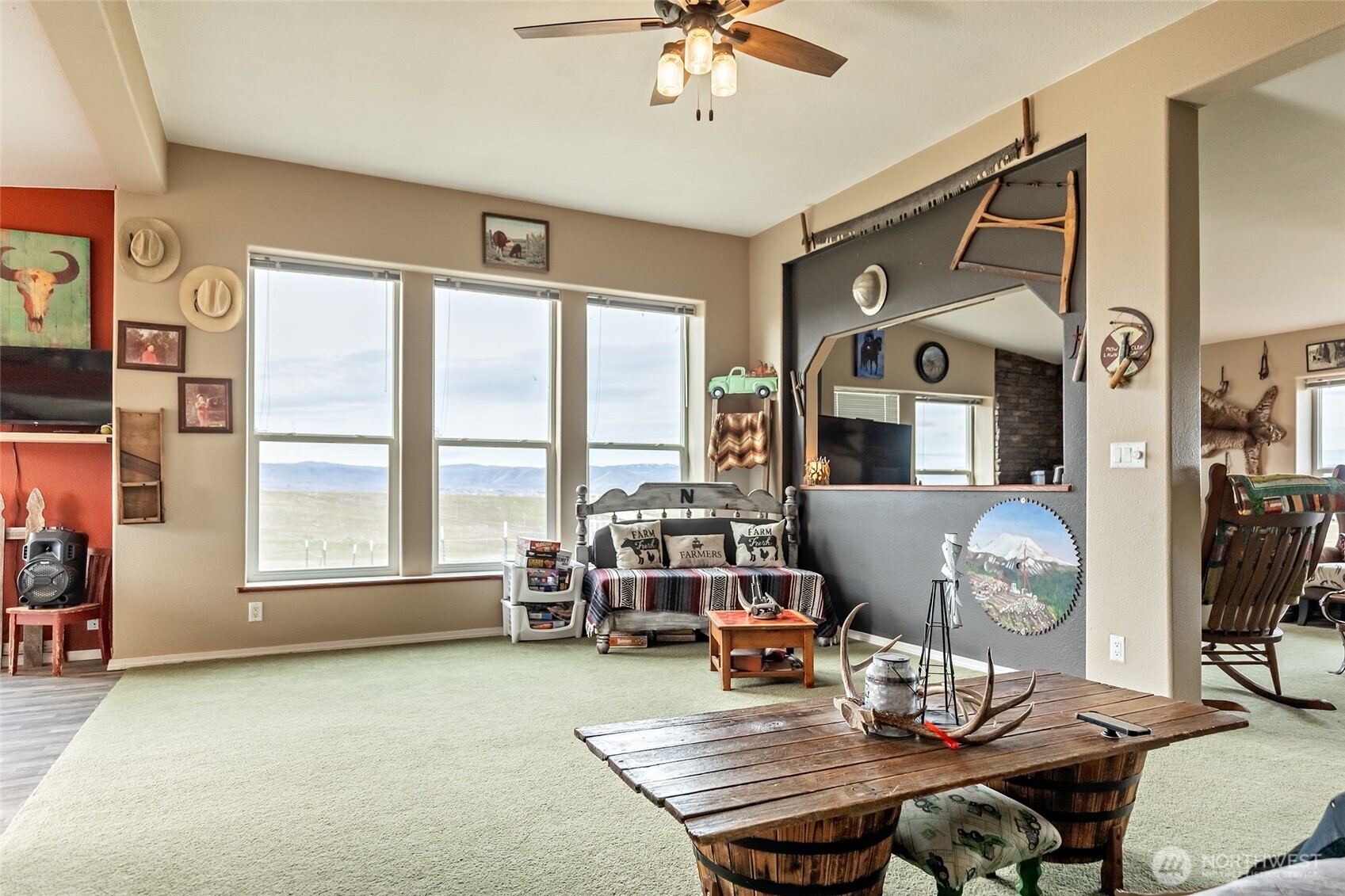2416 Clerf Road Ellensburg, WA 98926 - Photo 22 of 35 a living room with furniture and a window