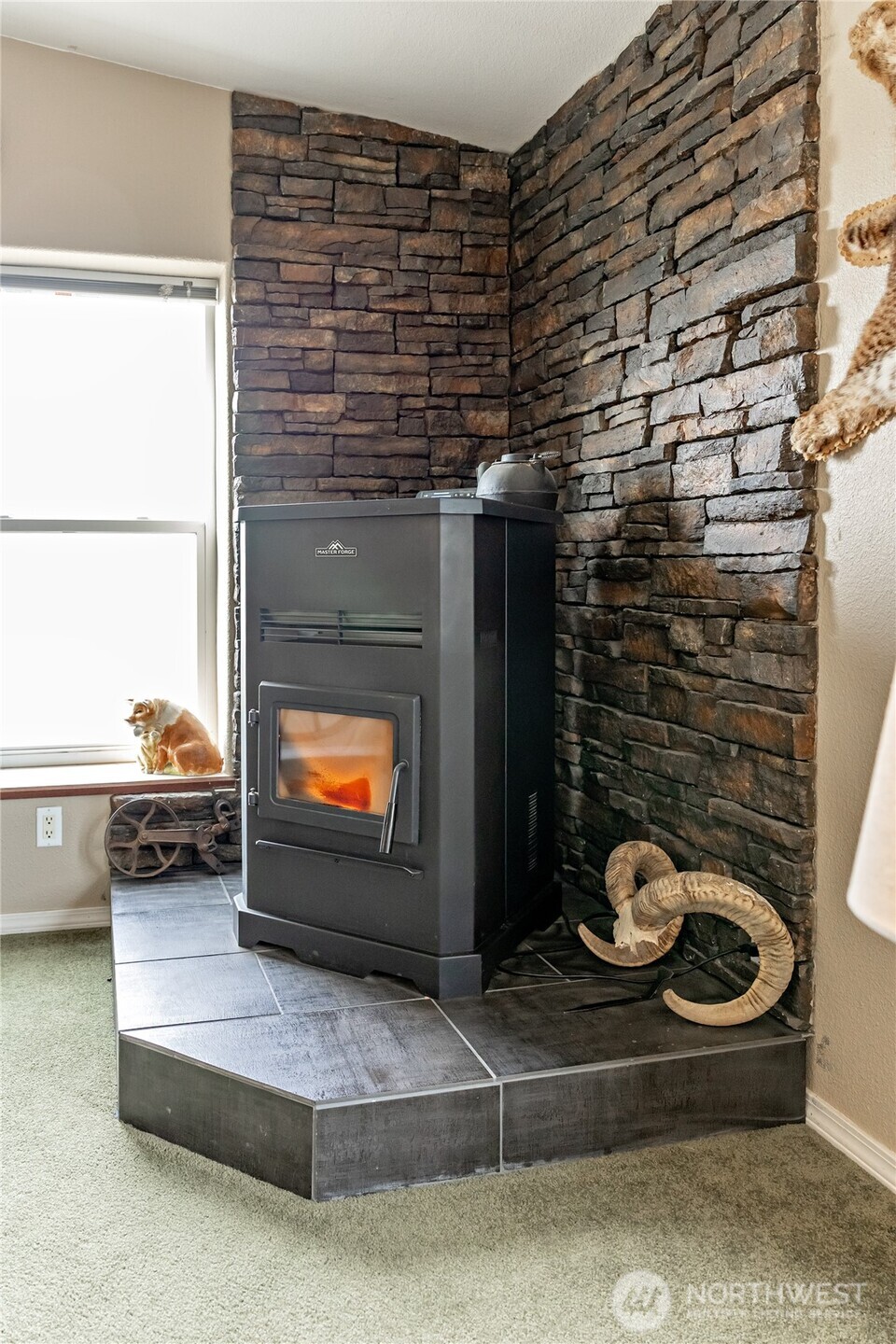 2416 Clerf Road Ellensburg, WA 98926 - Photo 23 of 35 a living room with furniture and a fireplace