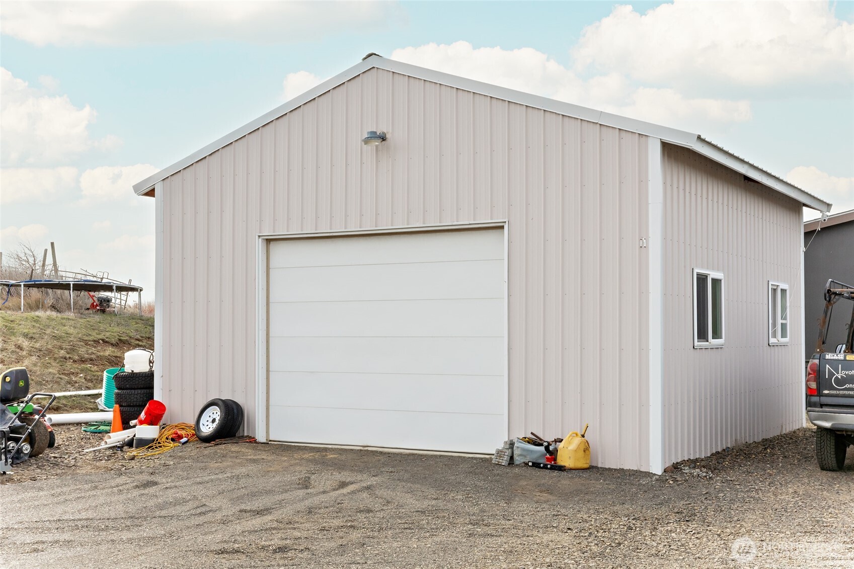 2416 Clerf Road Ellensburg, WA 98926 - Photo 27 of 35 a view of front door and yard