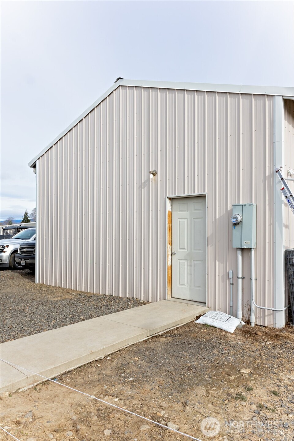 2416 Clerf Road Ellensburg, WA 98926 - Photo 28 of 35 a view of a livingroom with a staircase
