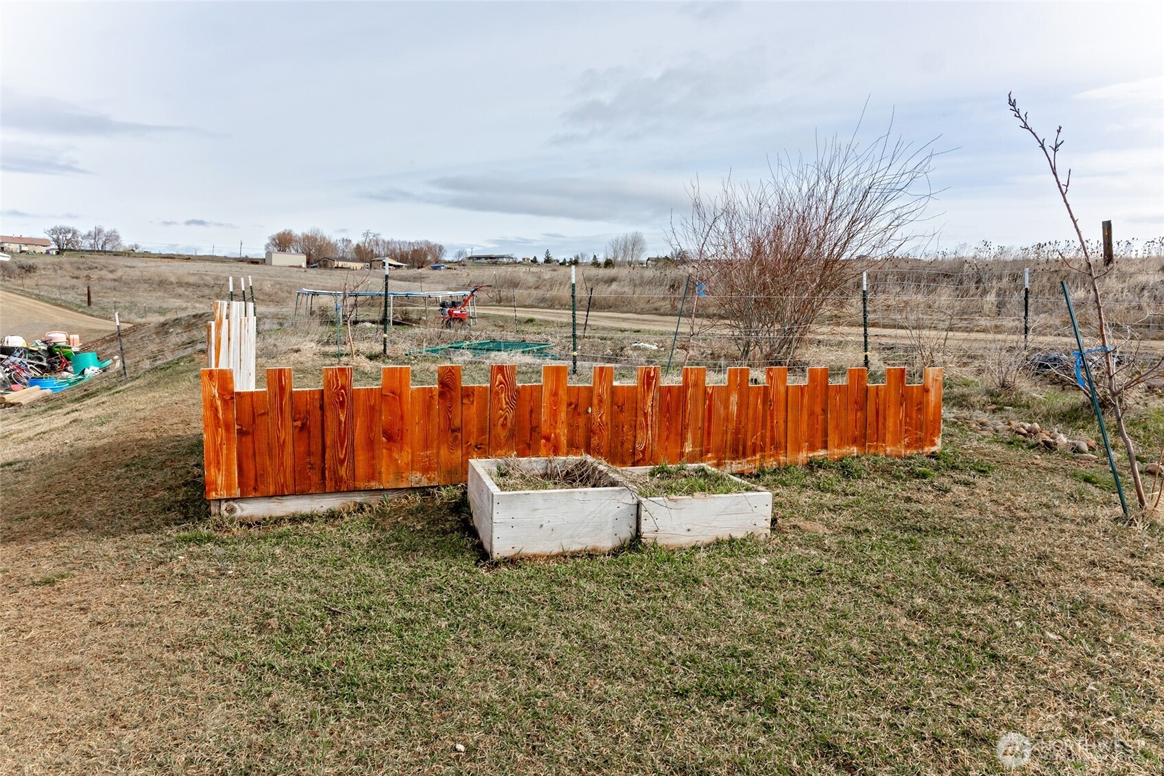2416 Clerf Road Ellensburg, WA 98926 - Photo 34 of 35 a view of a terrace with lawn chairs