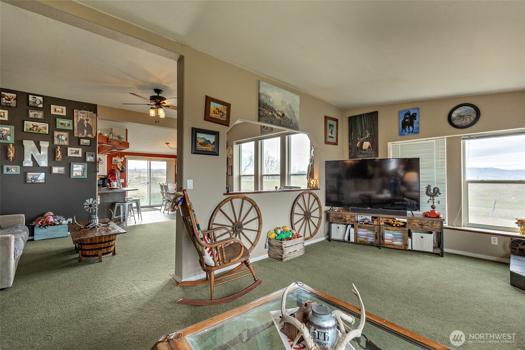 2416 Clerf Road Ellensburg, WA 98926 - Photo 5 of 35 a living room with furniture and a flat screen tv
