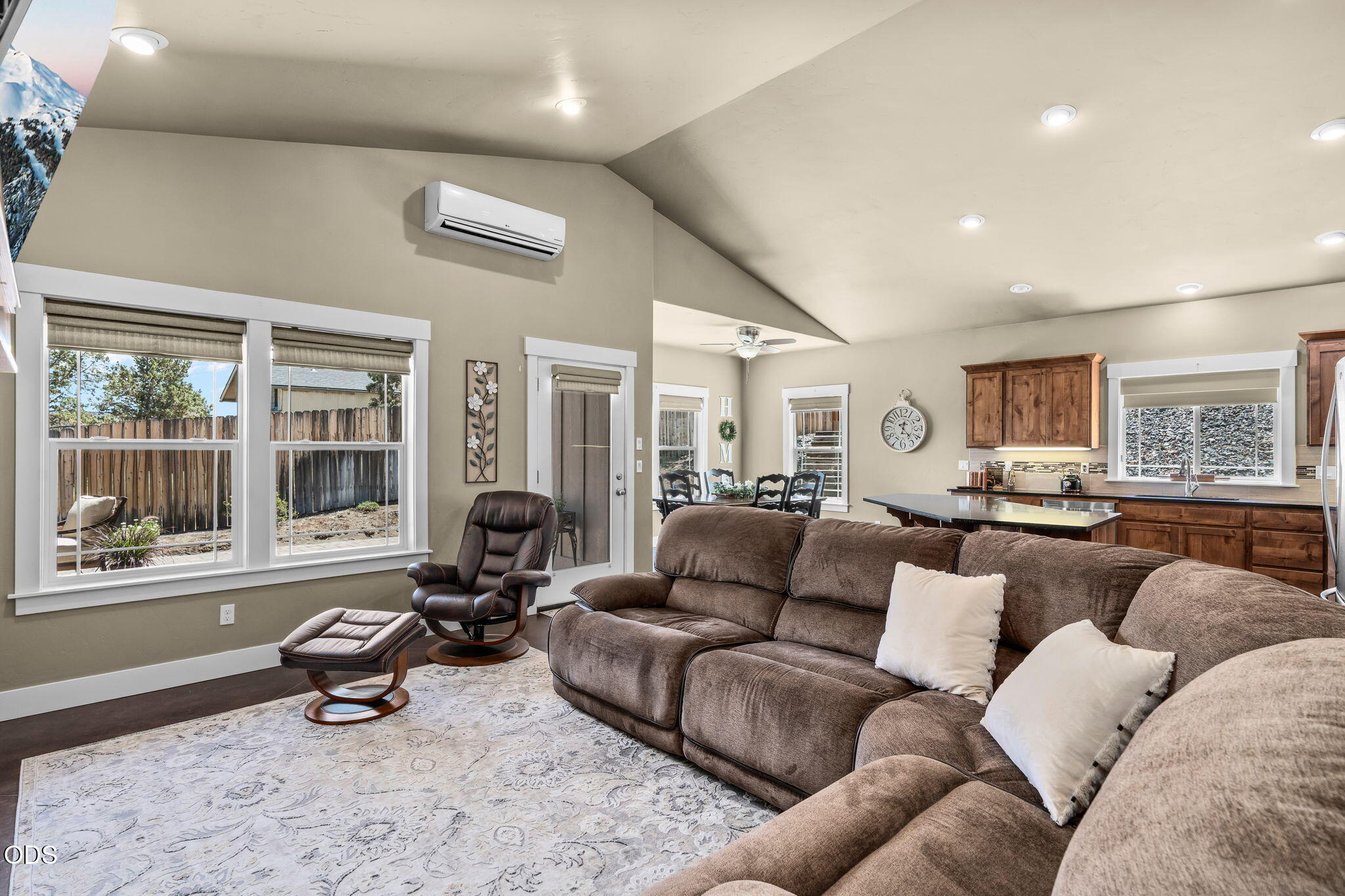 2850 Southwest 33rd Street Redmond, OR 97756 - Photo 9 of 33