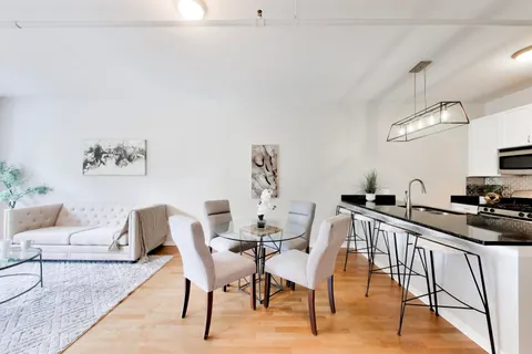 $499,500 | 437 West Division Street, Unit 303, Chicago, IL 60610