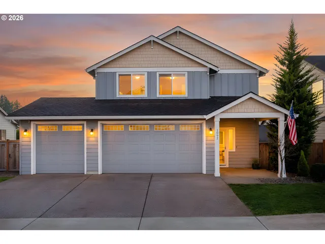 $470,000 | 1092 East 1st Avenue, Estacada, OR 97023