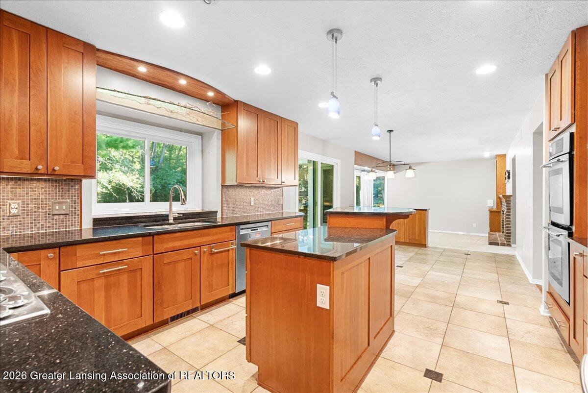 2198 Quarry Road East Lansing, MI 48823 - Photo 15 of 57 21-Media Jett -27
