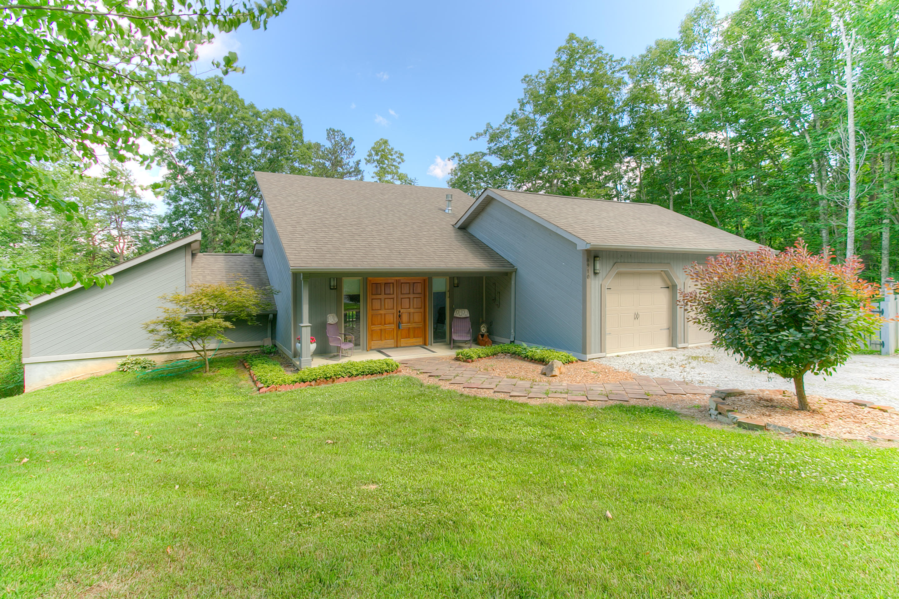 8910 Hixson Springs Road Signal Mountain, TN 37377 - Photo 1 of 40 1