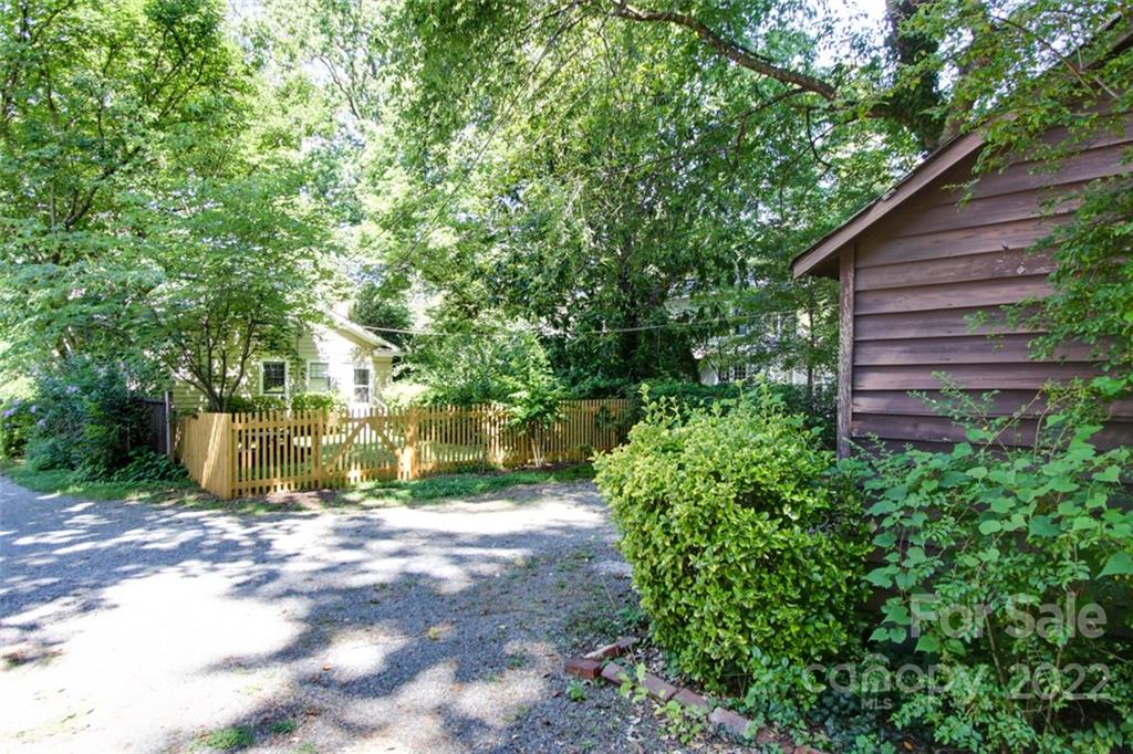 2123 Park Road Charlotte, NC 28203 - Photo 12 of 13 a view of a back yard