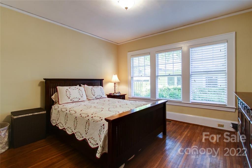 2123 Park Road Charlotte, NC 28203 - Photo 8 of 13 a bedroom with a bed and a window