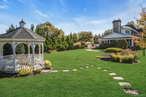 a view of a tennis court