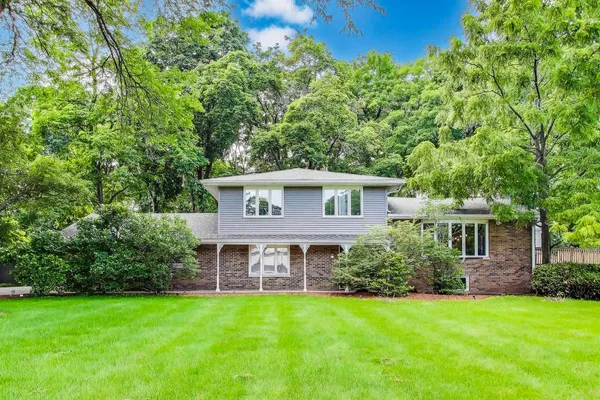 $649,000 | 32362 North Pine Avenue, Grayslake, IL 60030