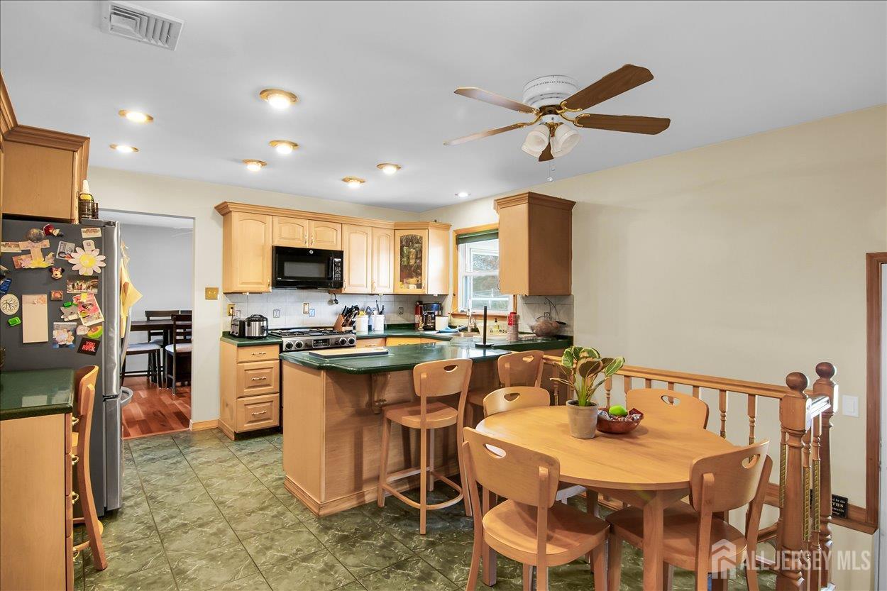 10 Cutter Avenue Edison, NJ 08820 - Photo 5 of 27