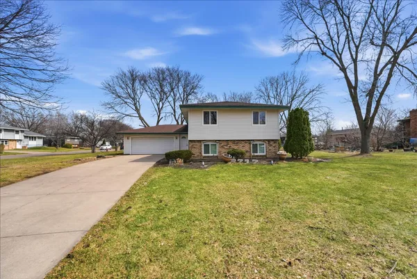 $379,999 | 8212 Vincent Avenue North, Brooklyn Park, MN 55444