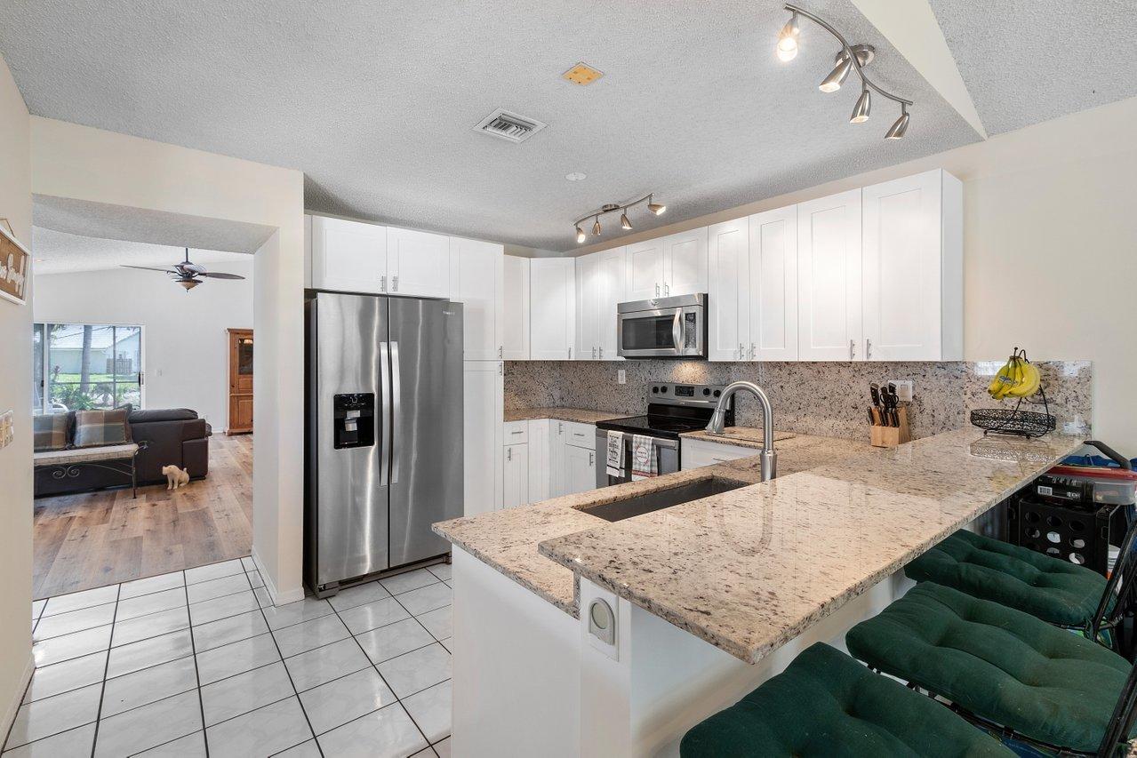 21270 Sawmill Court Boca Raton, FL 33498 - Photo 9 of 32 008-21270SawmillCourt-BocaRaton-FL-33498