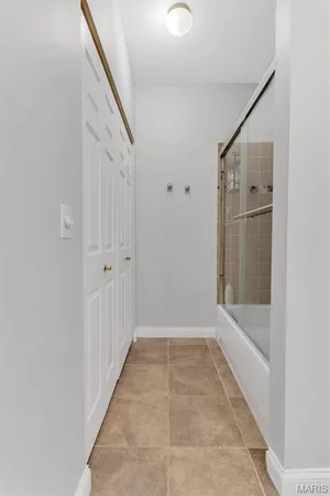 $157,500 | 1236 Garden Cir Drive, Unit M, St. Louis, MO 63125