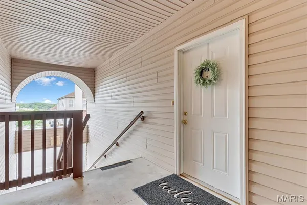 $157,500 | 1236 Garden Cir Drive, Unit M, St. Louis, MO 63125