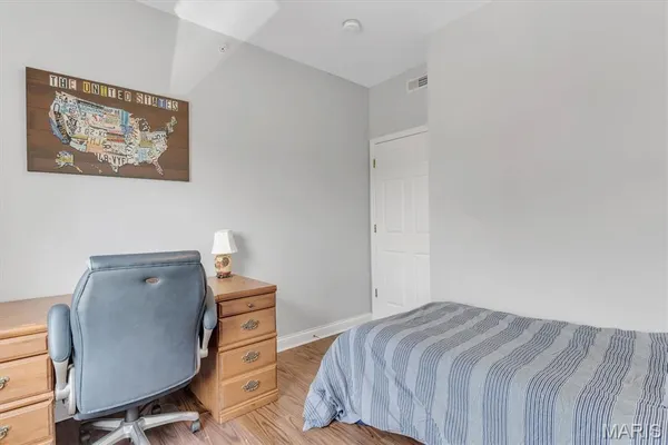 $157,500 | 1236 Garden Cir Drive, Unit M, St. Louis, MO 63125