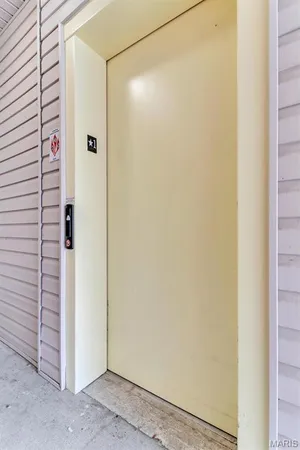 $157,500 | 1236 Garden Cir Drive, Unit M, St. Louis, MO 63125