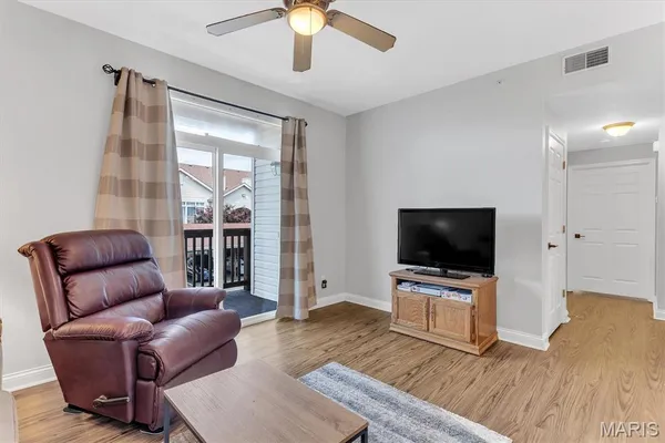 $157,500 | 1236 Garden Cir Drive, Unit M, St. Louis, MO 63125