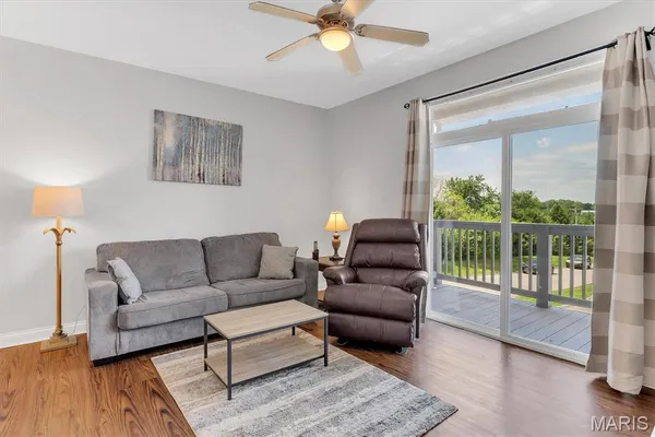 $157,500 | 1236 Garden Cir Drive, Unit M, St. Louis, MO 63125