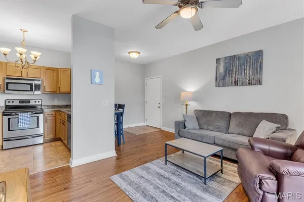 $157,500 | 1236 Garden Cir Drive, Unit M, St. Louis, MO 63125